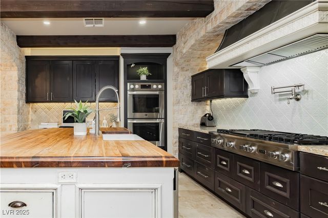 992 Mackenzie Creek Avenue, Henderson, NV 89002