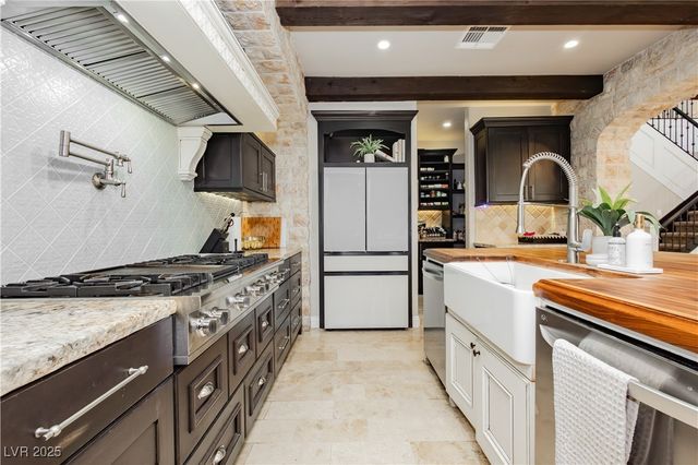 992 Mackenzie Creek Avenue, Henderson, NV 89002