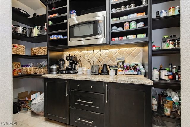 992 Mackenzie Creek Avenue, Henderson, NV 89002