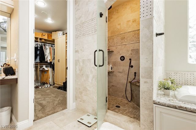 992 Mackenzie Creek Avenue, Henderson, NV 89002