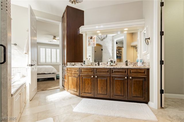 992 Mackenzie Creek Avenue, Henderson, NV 89002