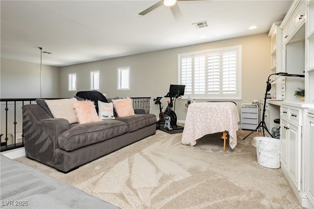 992 Mackenzie Creek Avenue, Henderson, NV 89002