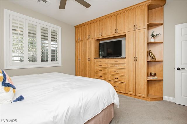 992 Mackenzie Creek Avenue, Henderson, NV 89002