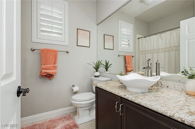 992 Mackenzie Creek Avenue, Henderson, NV 89002