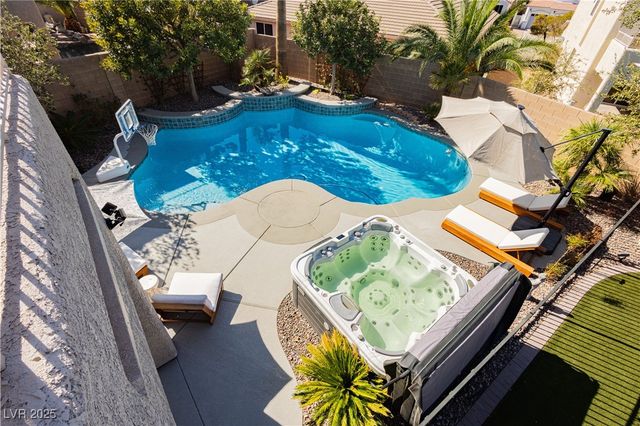 992 Mackenzie Creek Avenue, Henderson, NV 89002