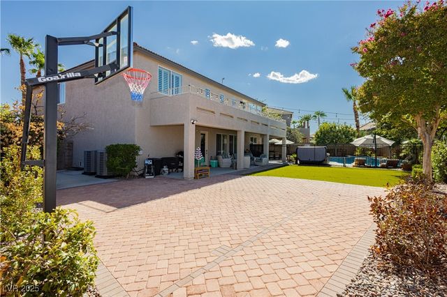 992 Mackenzie Creek Avenue, Henderson, NV 89002