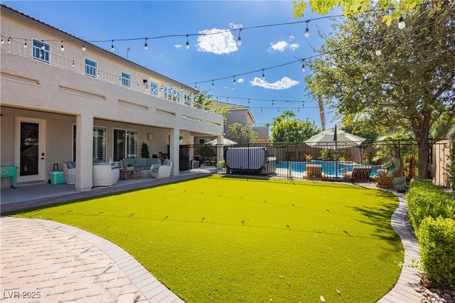 992 Mackenzie Creek Avenue, Henderson, NV 89002