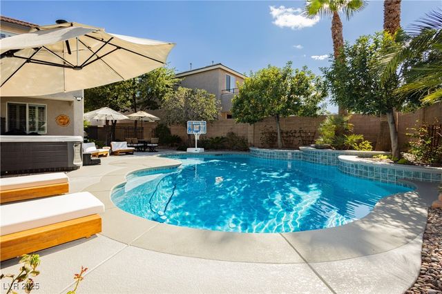 992 Mackenzie Creek Avenue, Henderson, NV 89002