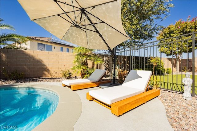 992 Mackenzie Creek Avenue, Henderson, NV 89002