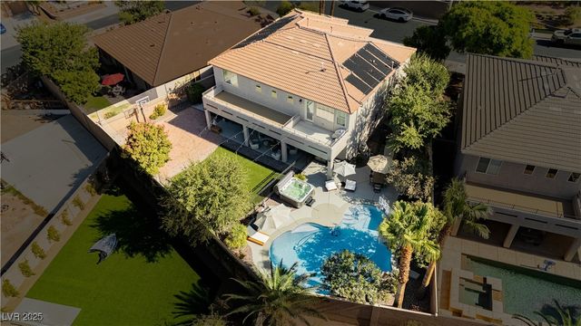 992 Mackenzie Creek Avenue, Henderson, NV 89002