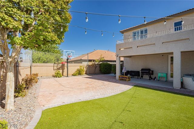 992 Mackenzie Creek Avenue, Henderson, NV 89002