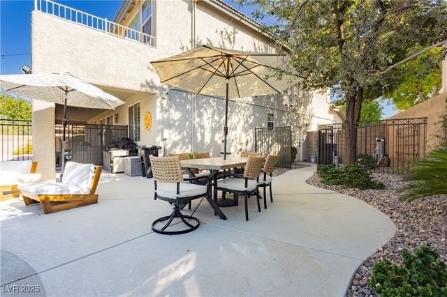 992 Mackenzie Creek Avenue, Henderson, NV 89002