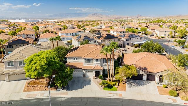 992 Mackenzie Creek Avenue, Henderson, NV 89002