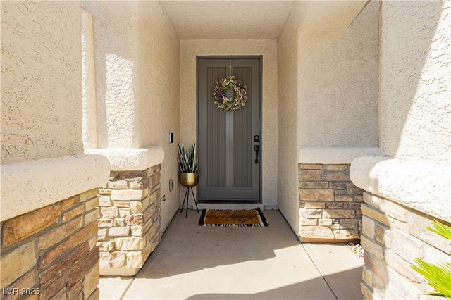 992 Mackenzie Creek Avenue, Henderson, NV 89002