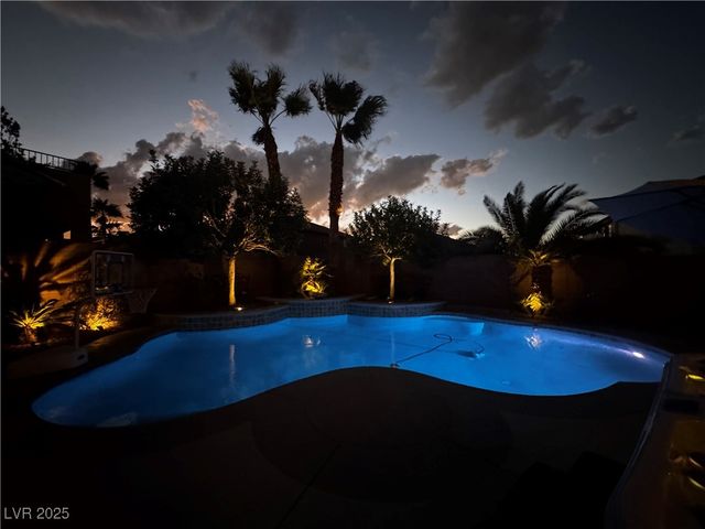 992 Mackenzie Creek Avenue, Henderson, NV 89002