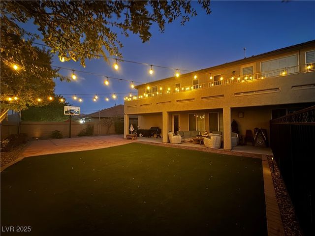 992 Mackenzie Creek Avenue, Henderson, NV 89002