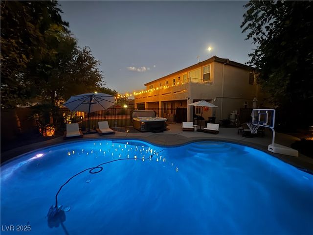 992 Mackenzie Creek Avenue, Henderson, NV 89002