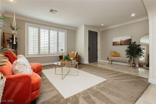 992 Mackenzie Creek Avenue, Henderson, NV 89002