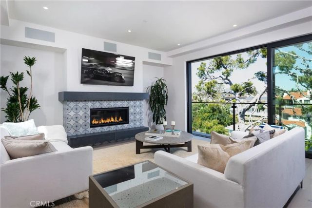 356 Dahlia Place, Corona Del Mar, CA 92625
