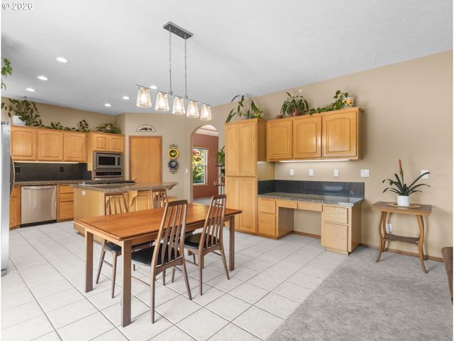366 Sw 37TH Cir, Gresham, OR 97080