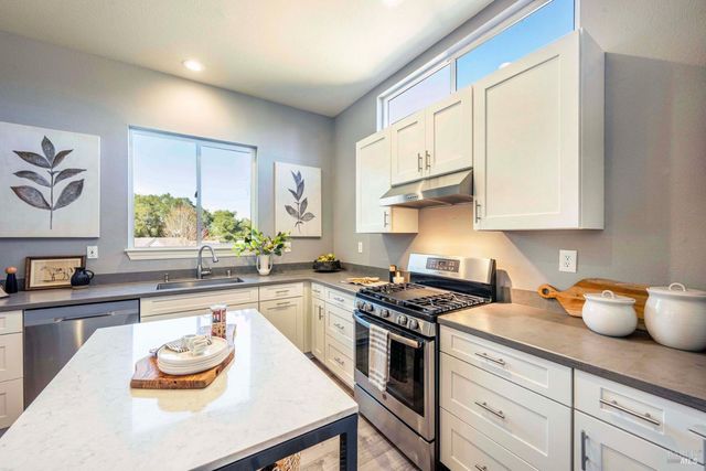 143 Renz Ln, Geyserville, CA 95441