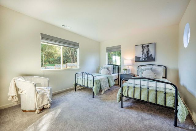 143 Renz Ln, Geyserville, CA 95441