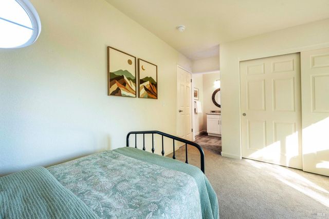 143 Renz Ln, Geyserville, CA 95441