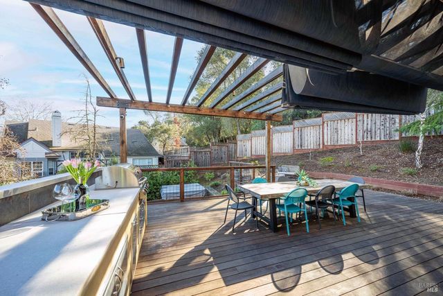 143 Renz Ln, Geyserville, CA 95441