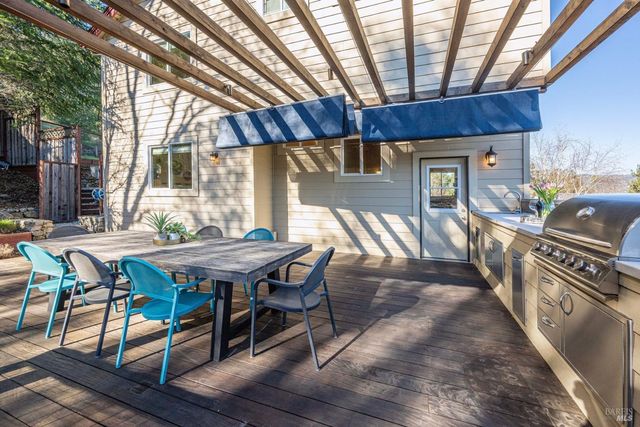 143 Renz Ln, Geyserville, CA 95441