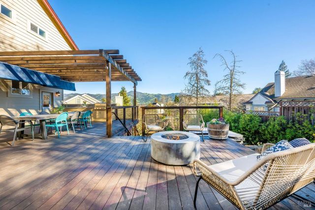 143 Renz Ln, Geyserville, CA 95441