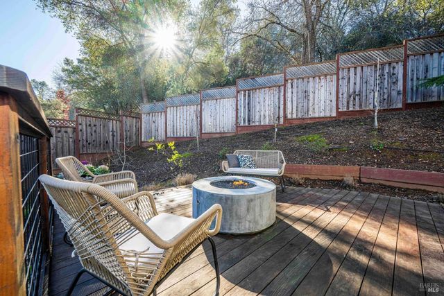 143 Renz Ln, Geyserville, CA 95441