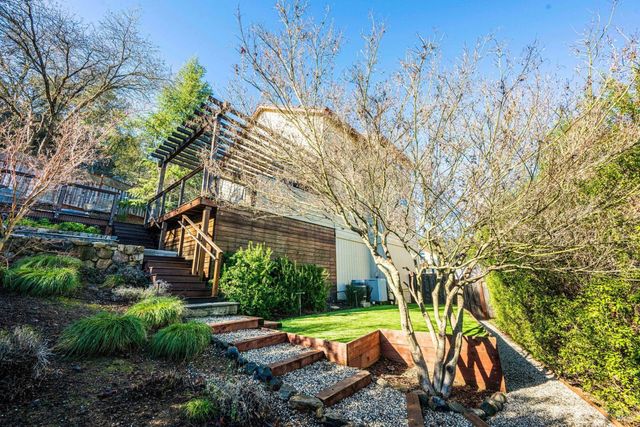 143 Renz Ln, Geyserville, CA 95441