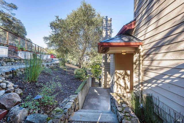 143 Renz Ln, Geyserville, CA 95441