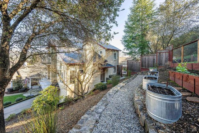 143 Renz Ln, Geyserville, CA 95441