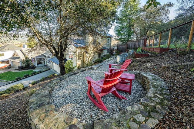 143 Renz Ln, Geyserville, CA 95441