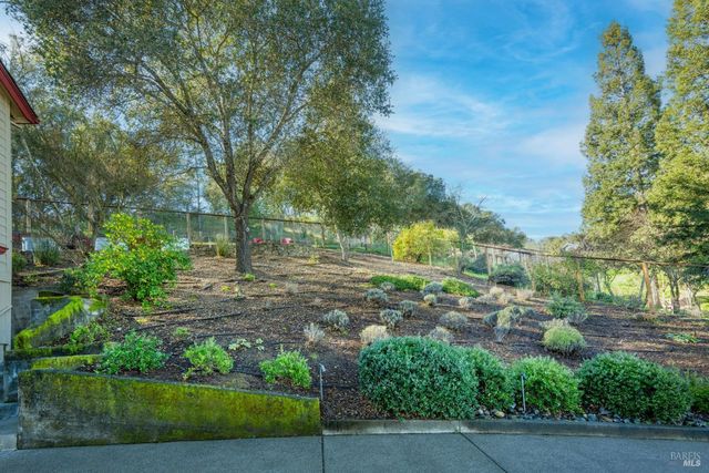 143 Renz Ln, Geyserville, CA 95441