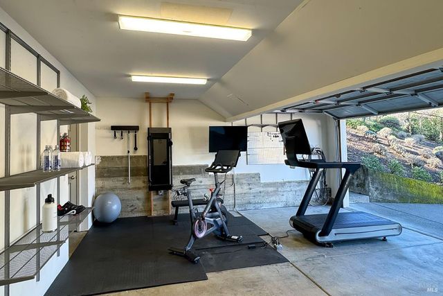 143 Renz Ln, Geyserville, CA 95441