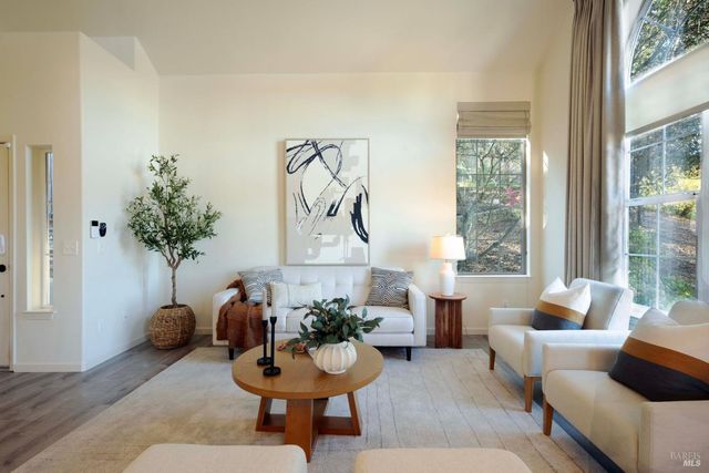 143 Renz Ln, Geyserville, CA 95441