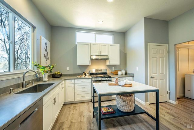 143 Renz Ln, Geyserville, CA 95441