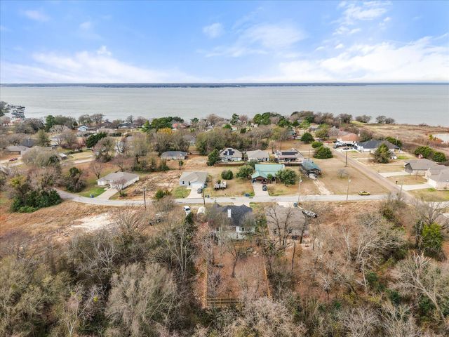 460 Admiral Drive, Gun Barrel City, TX 75156