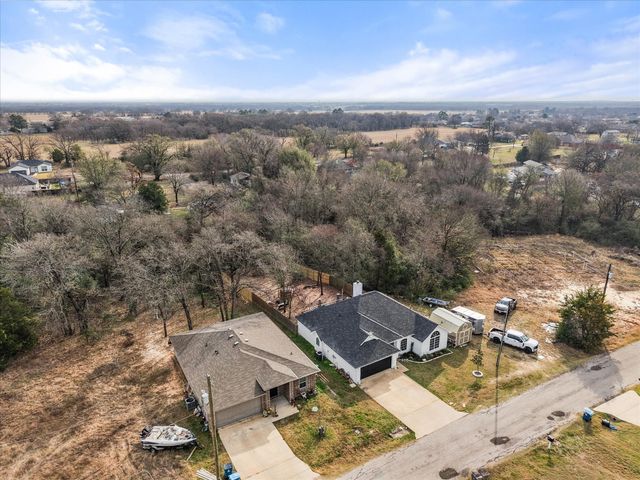 460 Admiral Drive, Gun Barrel City, TX 75156