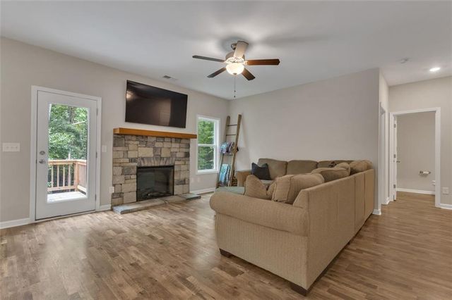 313 LUCY Lane, Carrollton, GA 30117