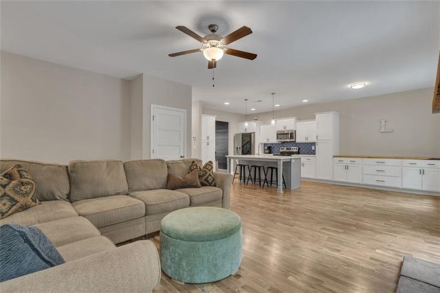 313 LUCY Lane, Carrollton, GA 30117