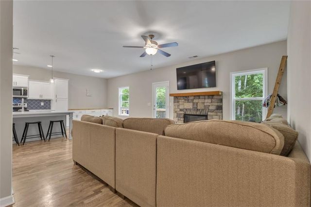 313 LUCY Lane, Carrollton, GA 30117