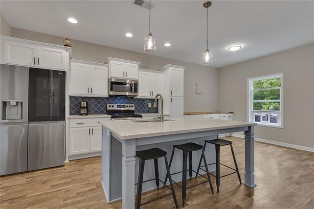 313 LUCY Lane, Carrollton, GA 30117