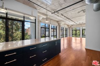 330 W 11th Street 406, Los Angeles, CA 90015