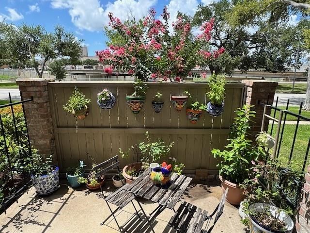 2400 N Braeswood Boulevard 108, Houston, TX 77030