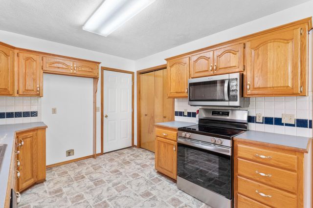 198 E Hadley Street, Republic, MO 65738