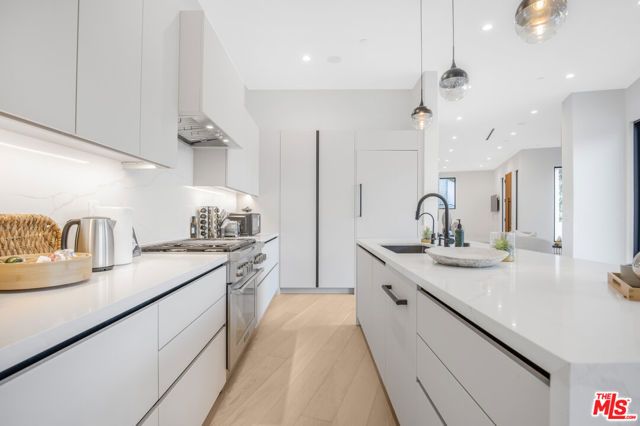 3101 Belden Drive, Los Angeles, CA 90068