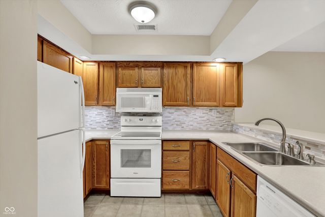 75 Dominion Drive, Zionsville, IN 46077